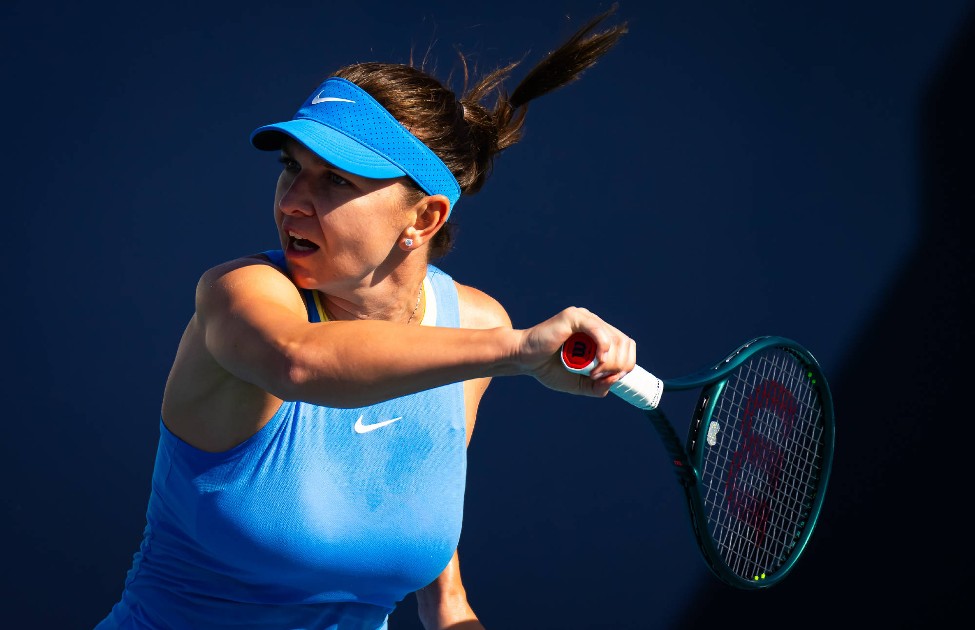 AYX-包含重返赛场首场状态出色，曼联观众沸腾！，莎拉波娃重返赛场赛场气氛高涨的词条