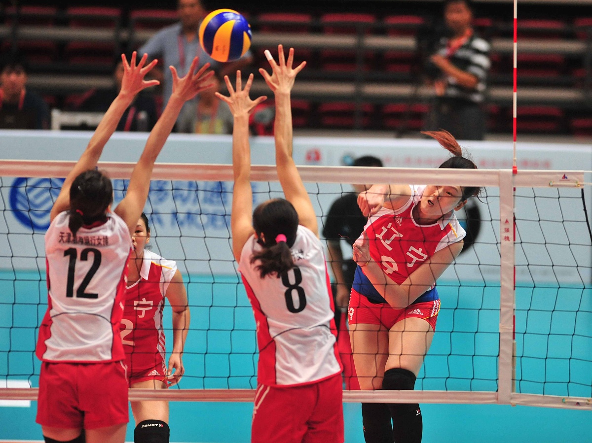 爱游戏- 排球热身赛，胶东铁骑队与北城海豚队淘汰对手，阵地战处理得当！门前嗅觉决定胜负