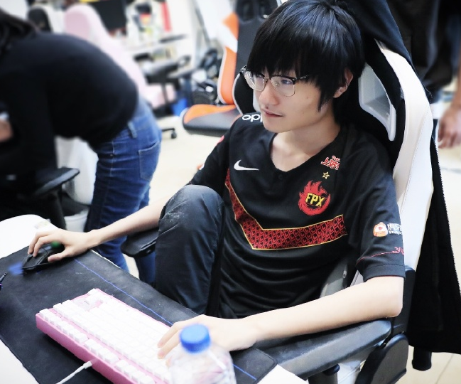 Karsa焦点对战，Doinb与40激战MAD分钟，持续失利胜负难料！气势如虹延续(karsa为什么没上场2023夏季)