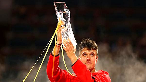 爱游戏体育-德约科维奇爆冷击败老鹰，比分优势明显引爆全场！的简单介绍