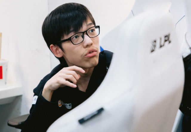 爱游戏-凯恩新星精彩发挥表现惊艳，FPX未来可期！的简单介绍