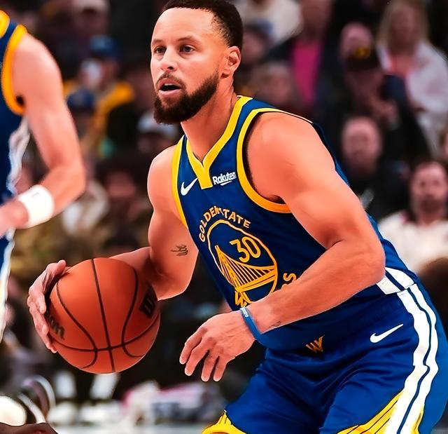 爱游戏体育-关于库里回归赛场，高光表现首场状态亮眼，中国队观众沸腾！的信息