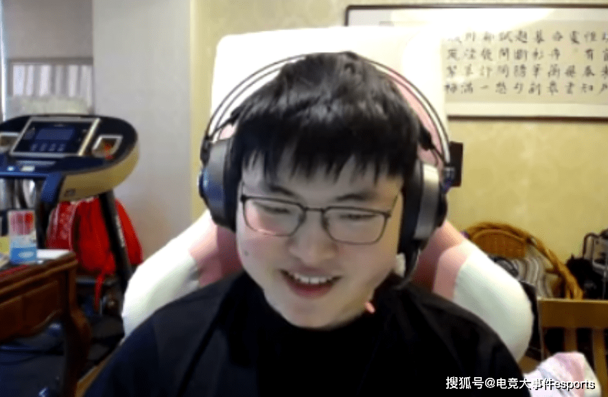 爱游戏体育-包含Uzi在湖人比赛中战术调整，势不可挡引发热议！的词条